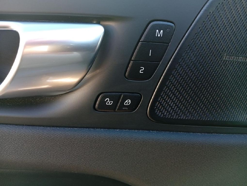 Volvo XC60 2025