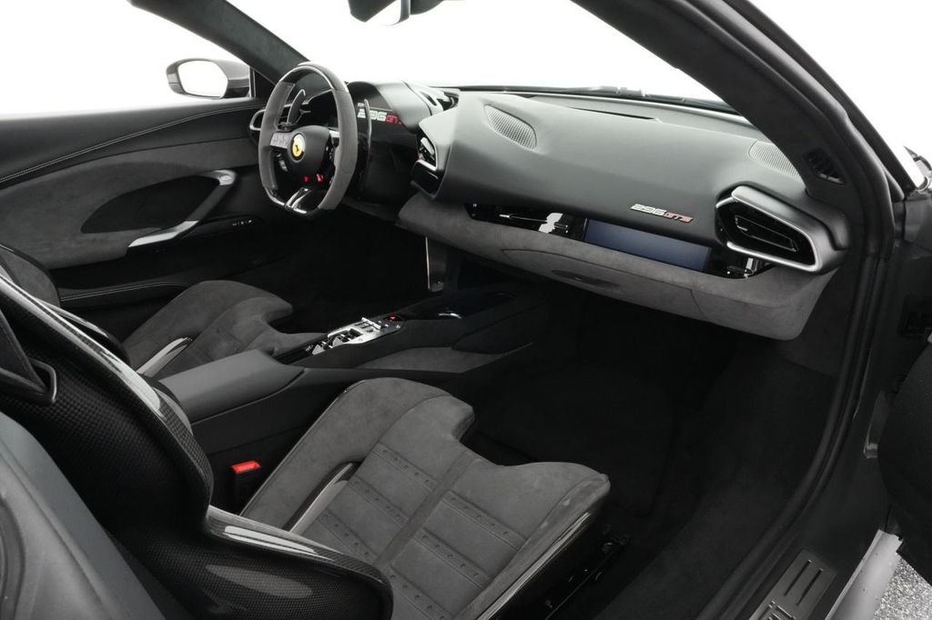 Ferrari 296 GTS 2025