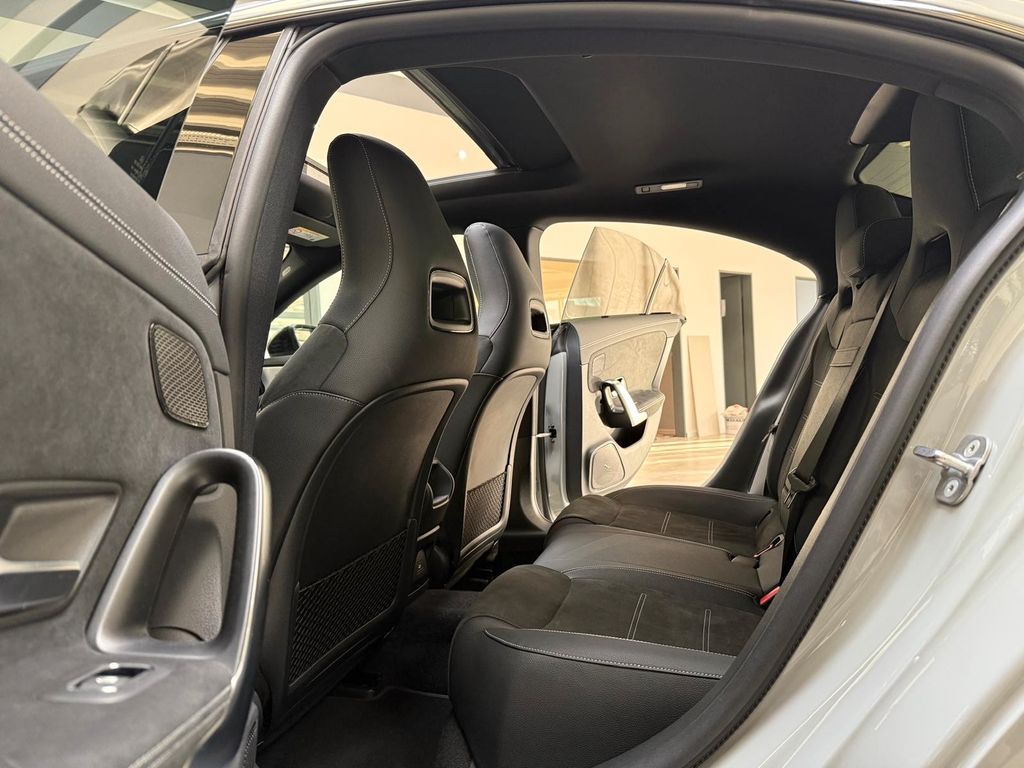 Mercedes-Benz CLA 200 2025