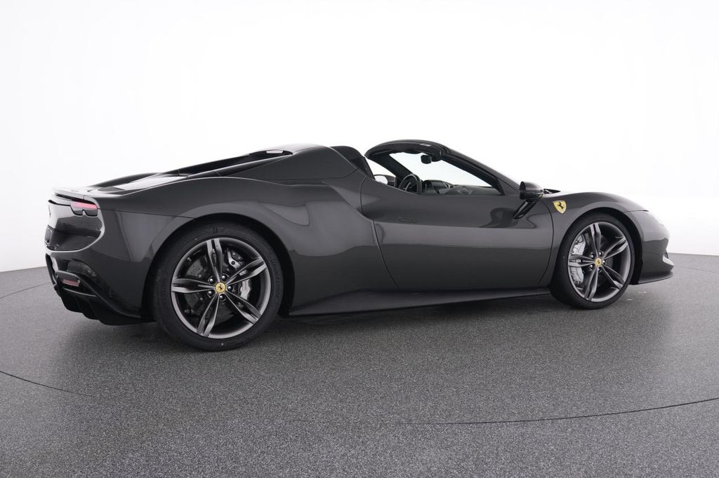 Ferrari 296 GTS 2025