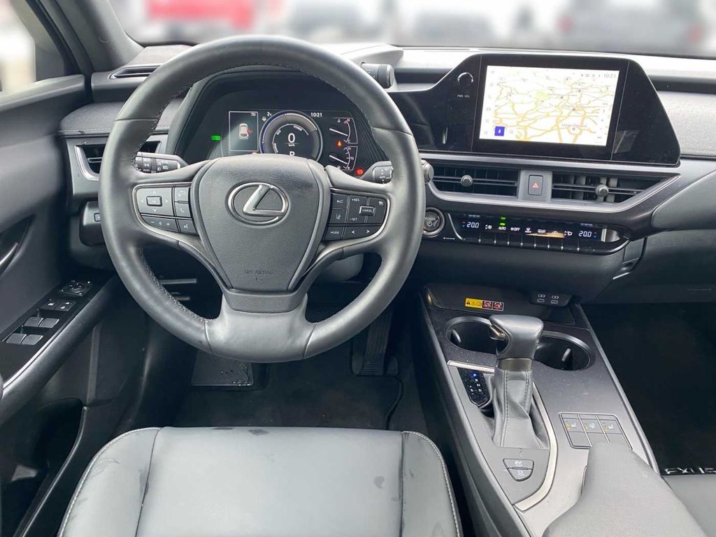 Lexus UX 2023