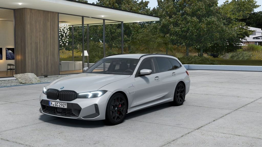 BMW 330 2025