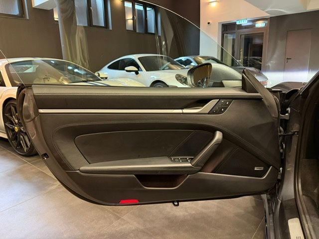 Porsche 992 2025
