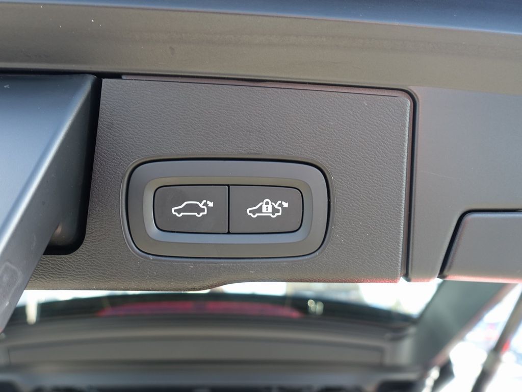 Volvo XC60 2025