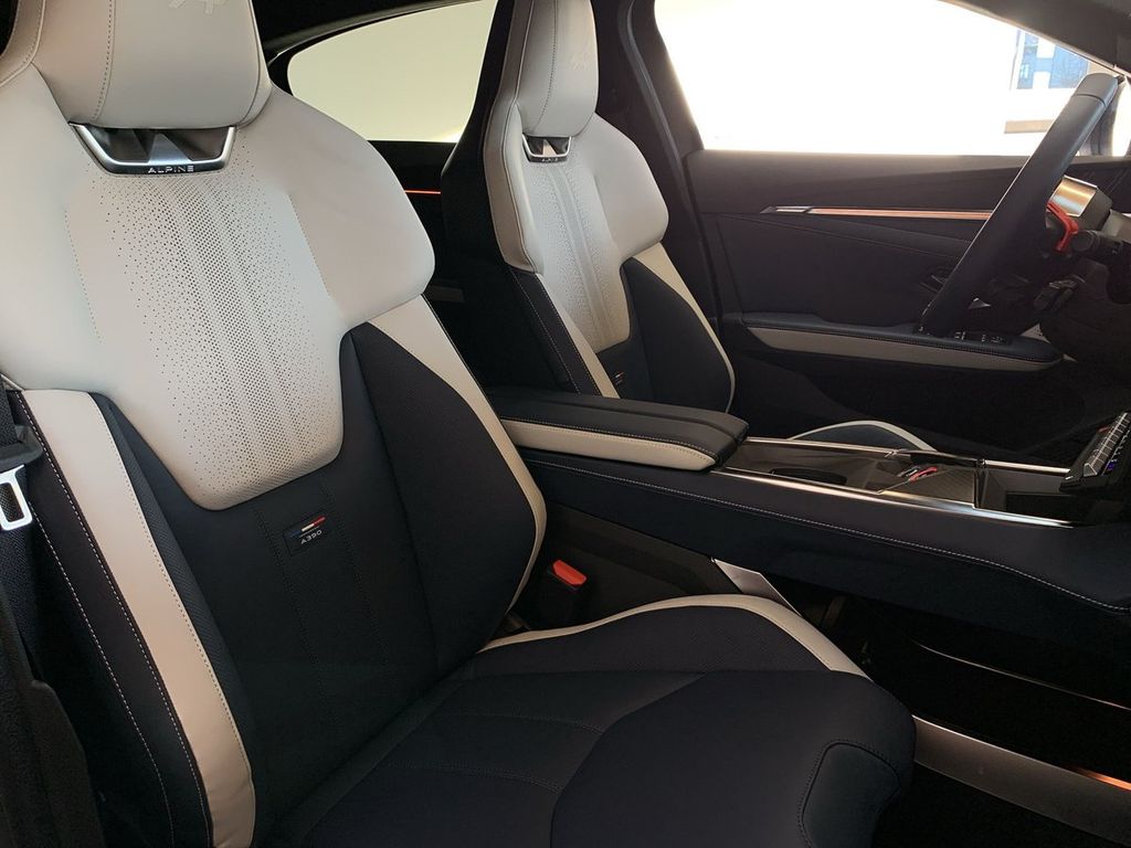 Alpine A390