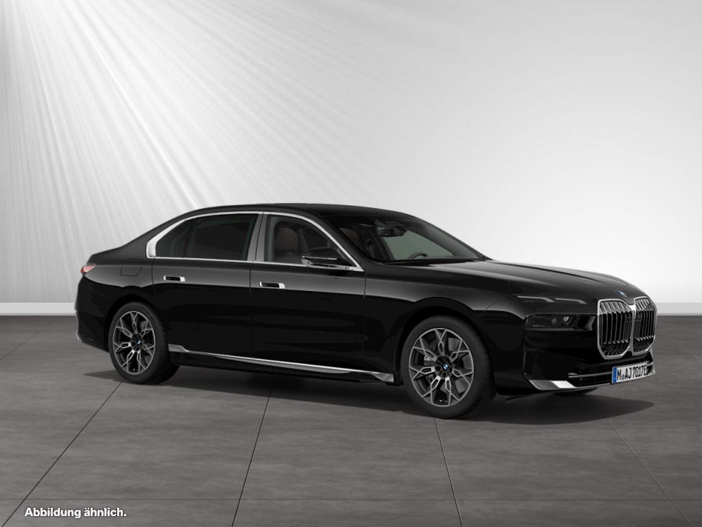 BMW 750 2024