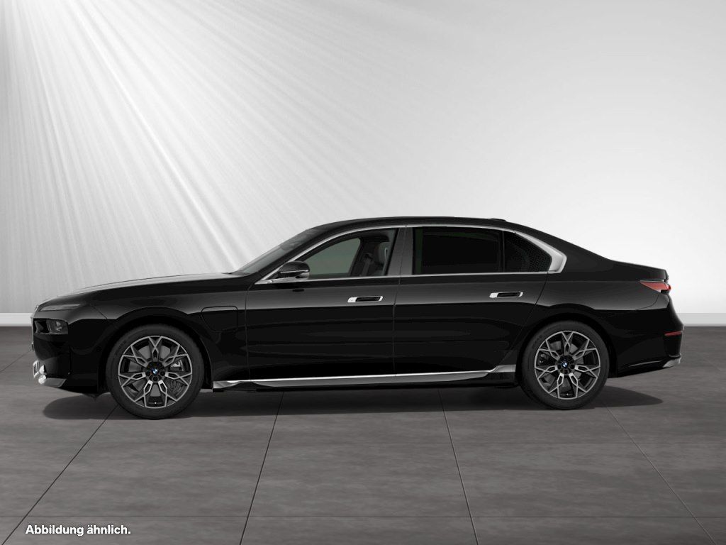 BMW 750 2024