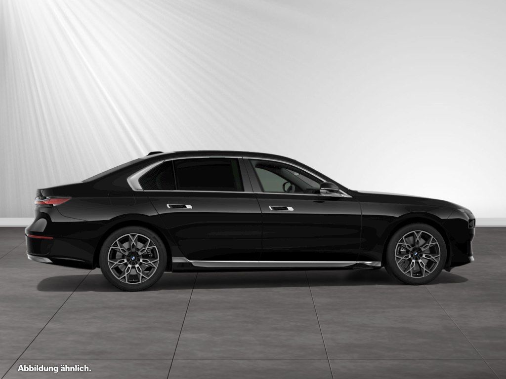BMW 750 2024