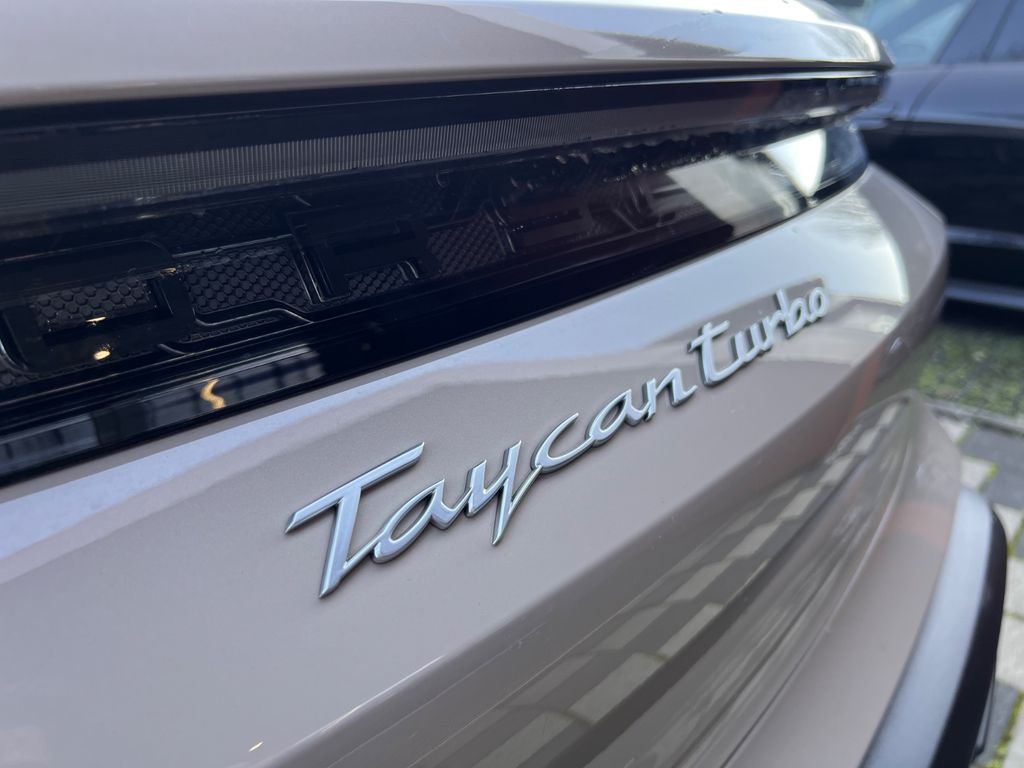 Porsche Taycan 2023