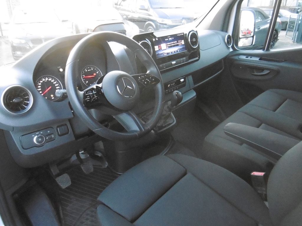 Mercedes-Benz Sprinter 2025