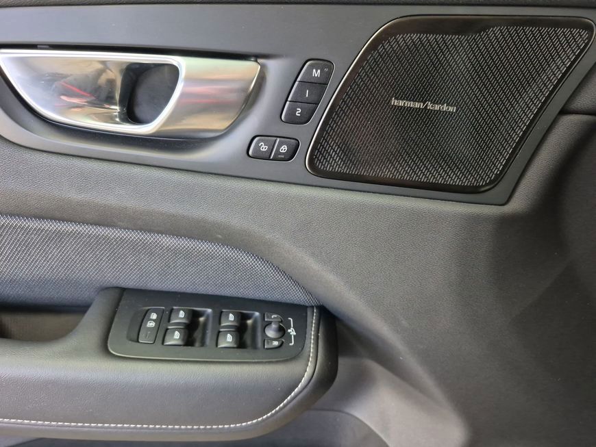 Volvo XC60 2025