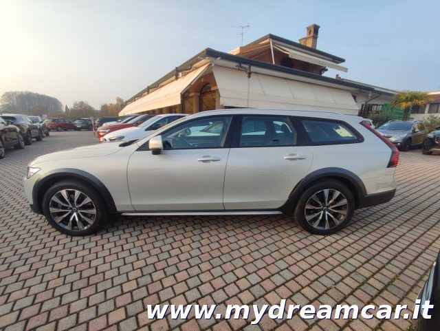 Volvo V90 Cross Country 2021