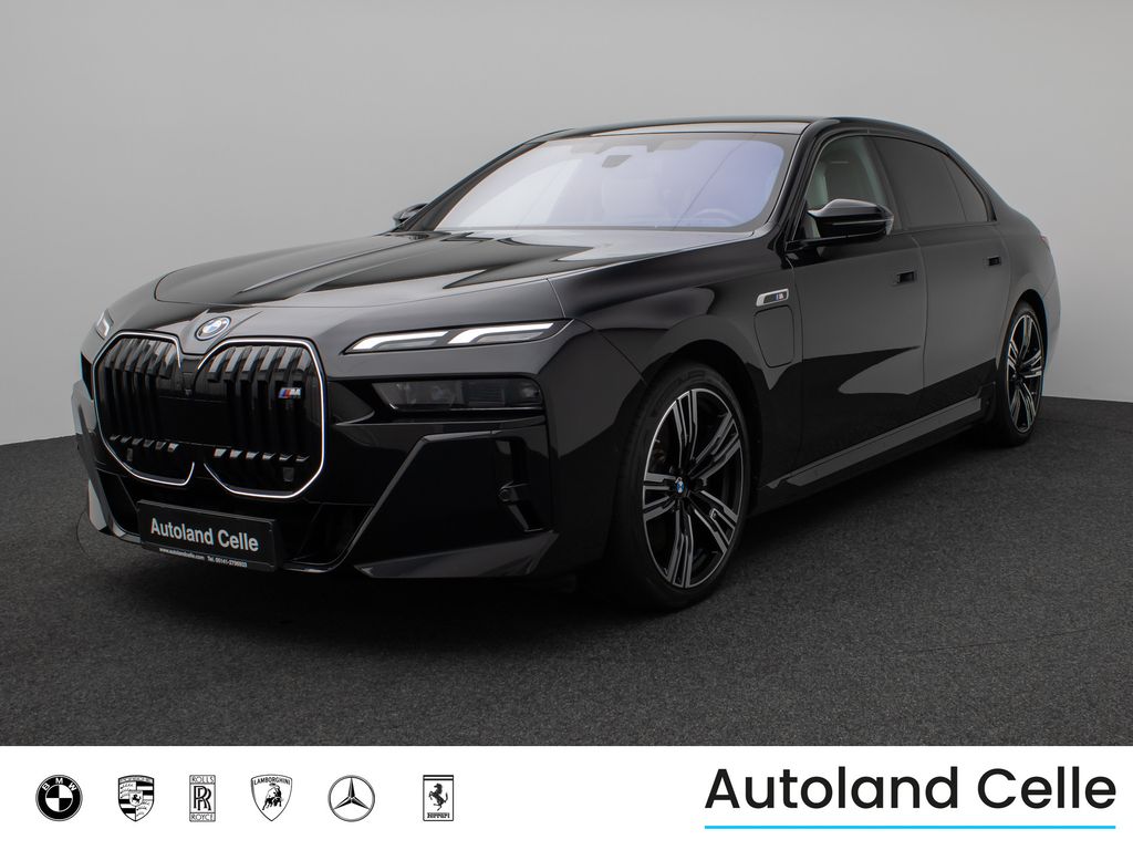 BMW M760 2024