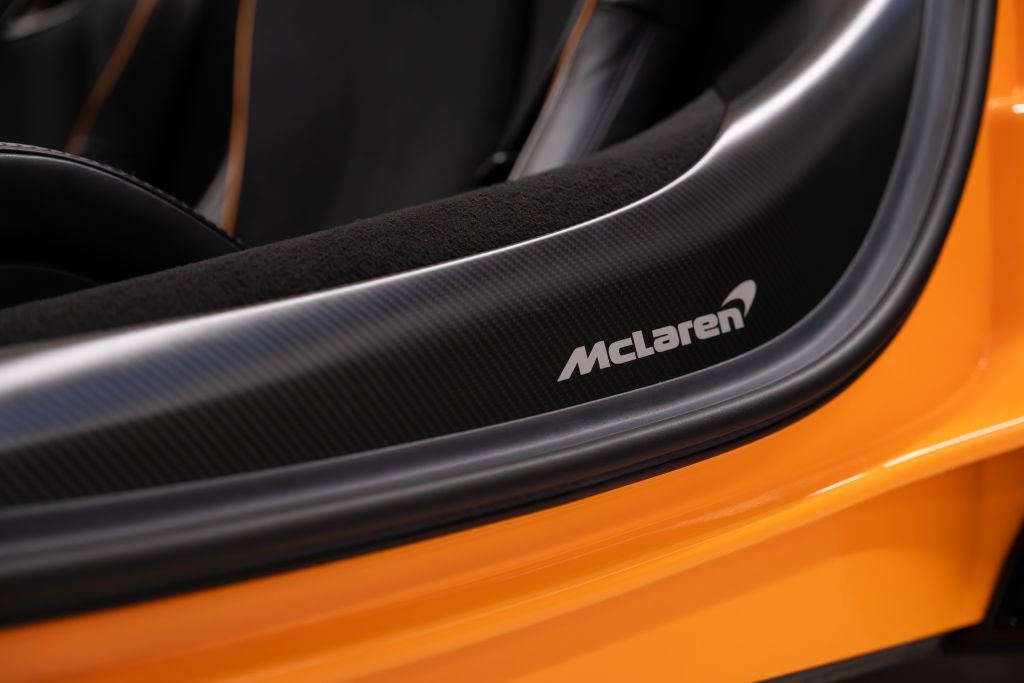 McLaren Artura 2024