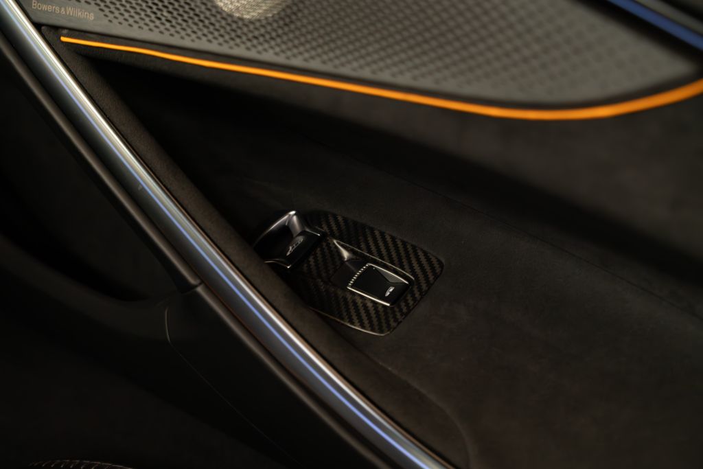 McLaren Artura 2024
