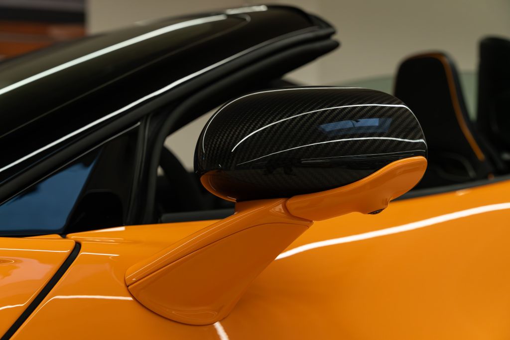 McLaren Artura 2024