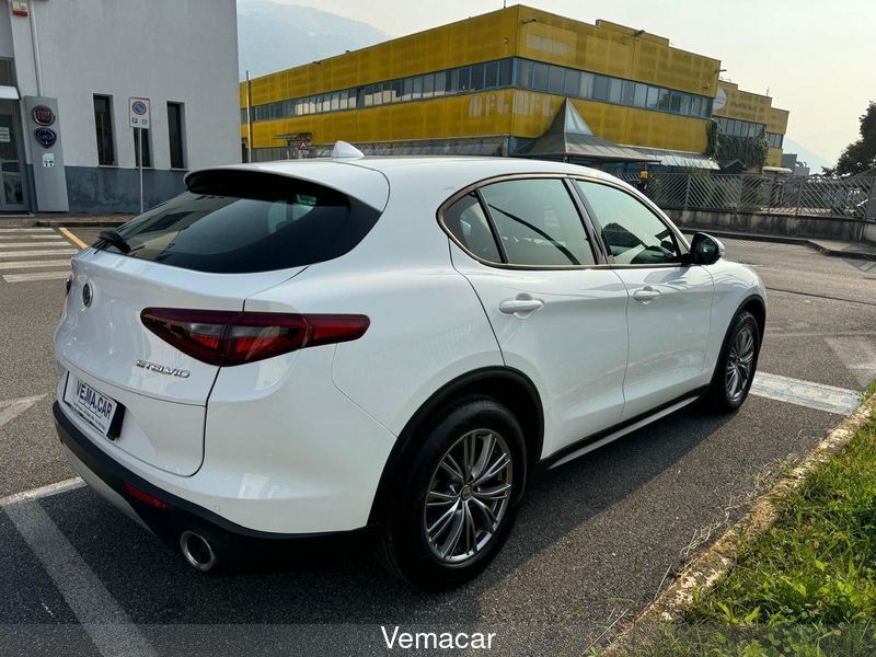 Alfa Romeo Stelvio 2021