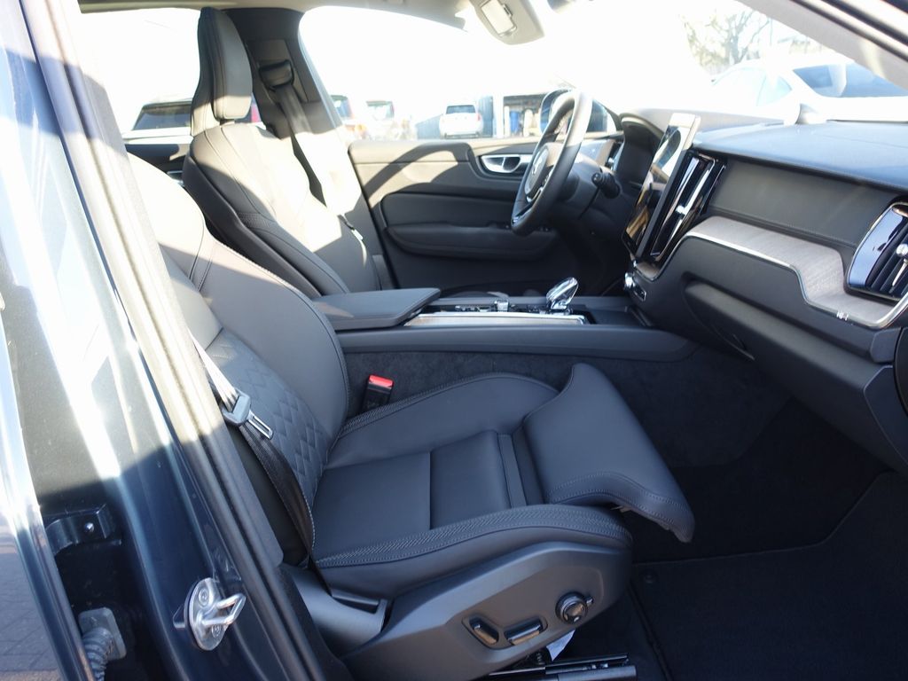 Volvo XC60 2025