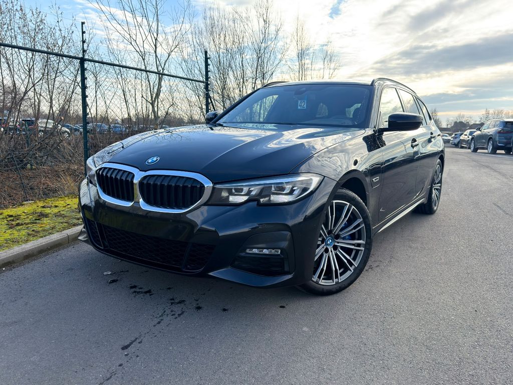BMW 330 2022