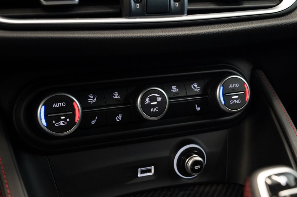 Alfa Romeo Stelvio 2021