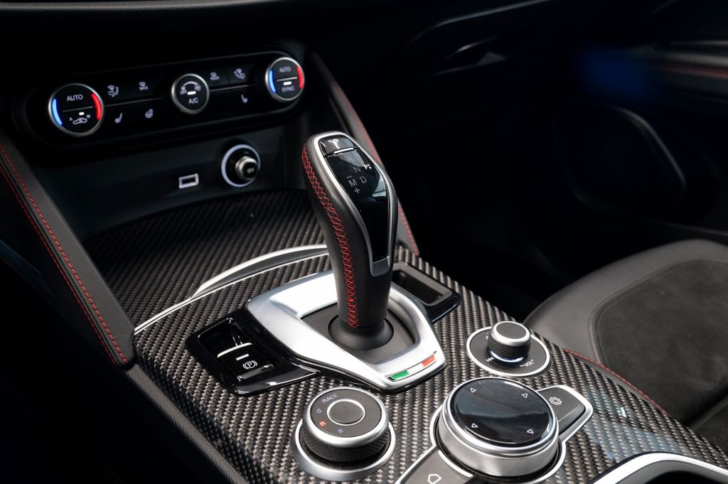 Alfa Romeo Stelvio 2021