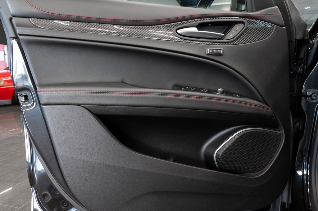 Alfa Romeo Stelvio 2021