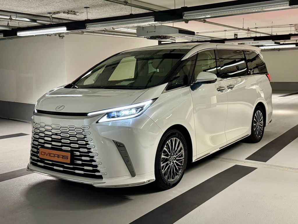 Lexus LM 2026