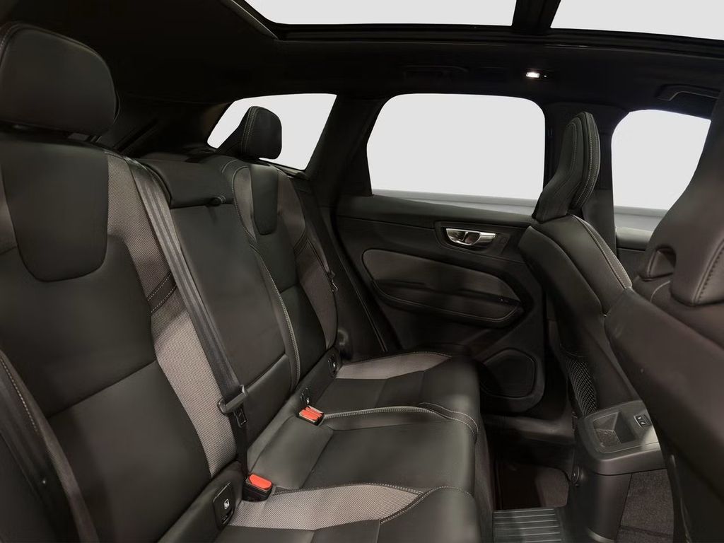 Volvo XC60 2025