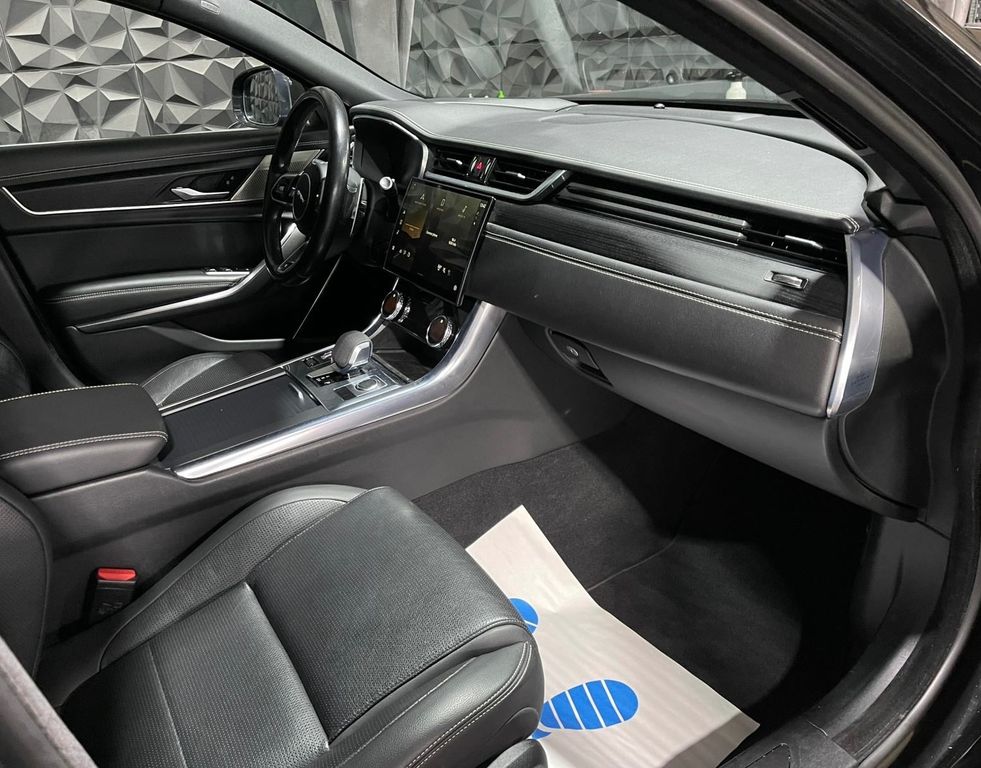 Jaguar XF 2021