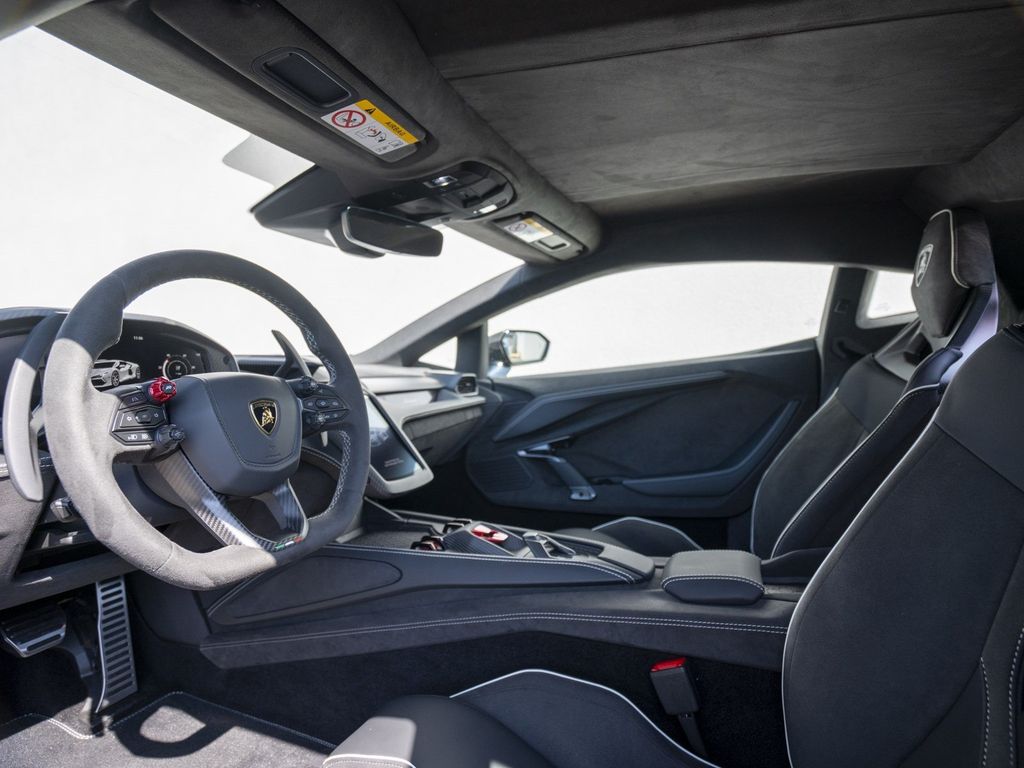 Lamborghini Revuelto 2025