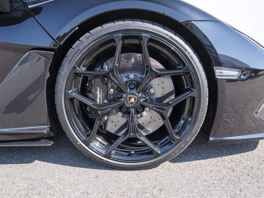 Lamborghini Revuelto 2025