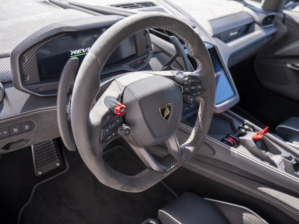 Lamborghini Revuelto 2025