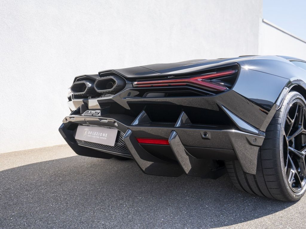 Lamborghini Revuelto 2025