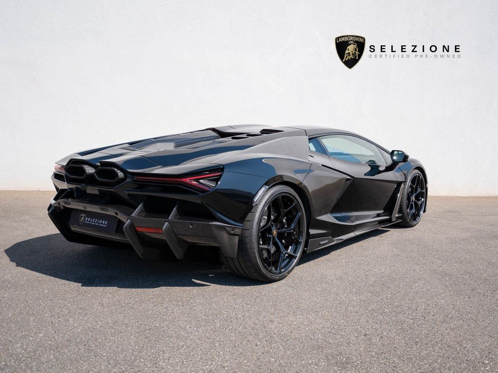 Lamborghini Revuelto 2025