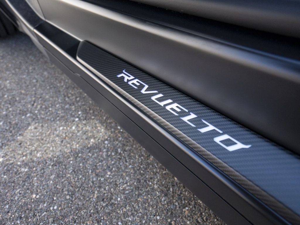 Lamborghini Revuelto 2025