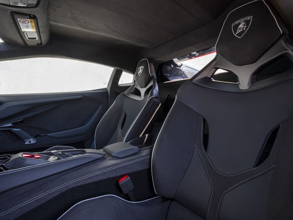 Lamborghini Revuelto 2025