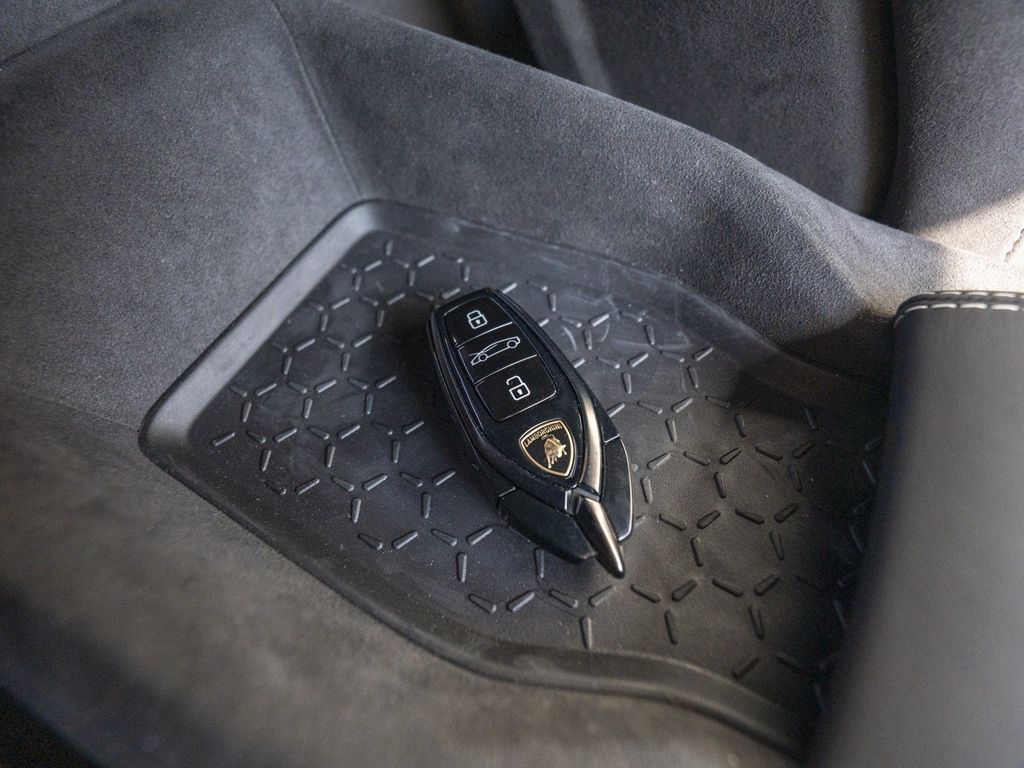 Lamborghini Revuelto 2025