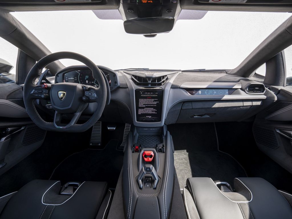 Lamborghini Revuelto 2025