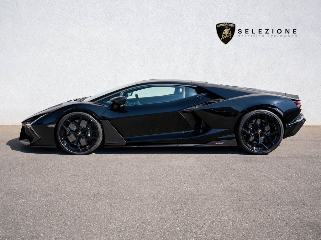 Lamborghini Revuelto 2025