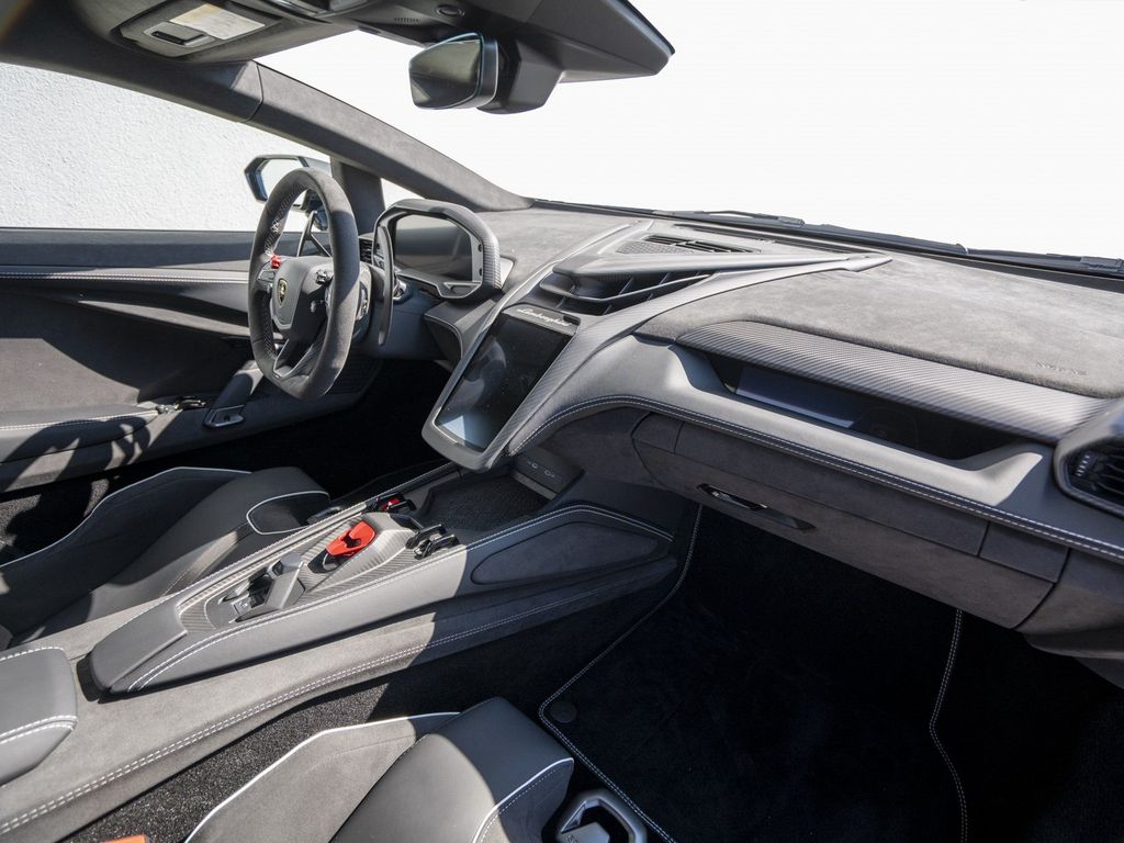 Lamborghini Revuelto 2025