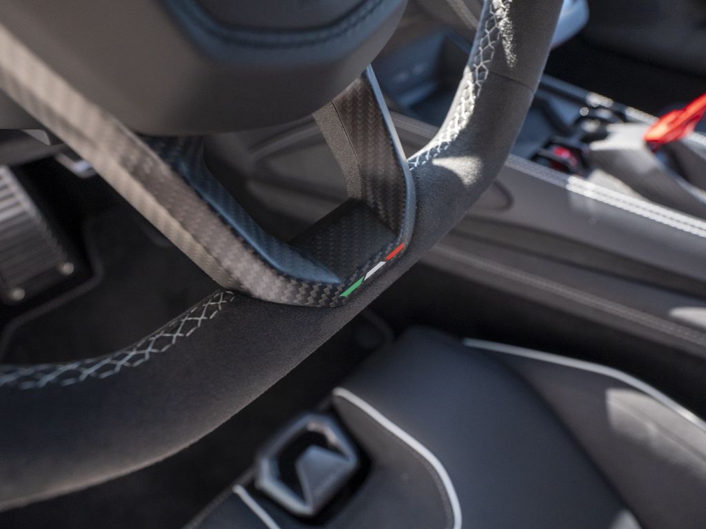 Lamborghini Revuelto 2025