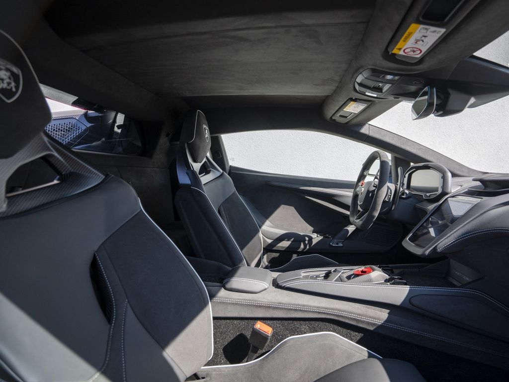 Lamborghini Revuelto 2025