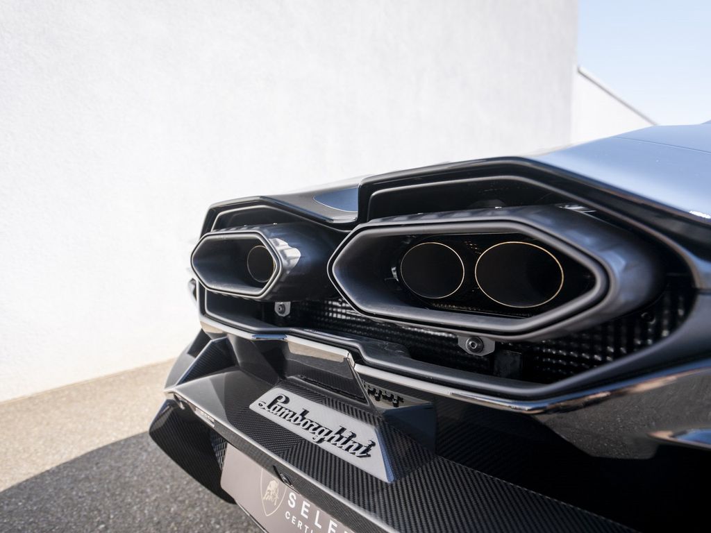 Lamborghini Revuelto 2025