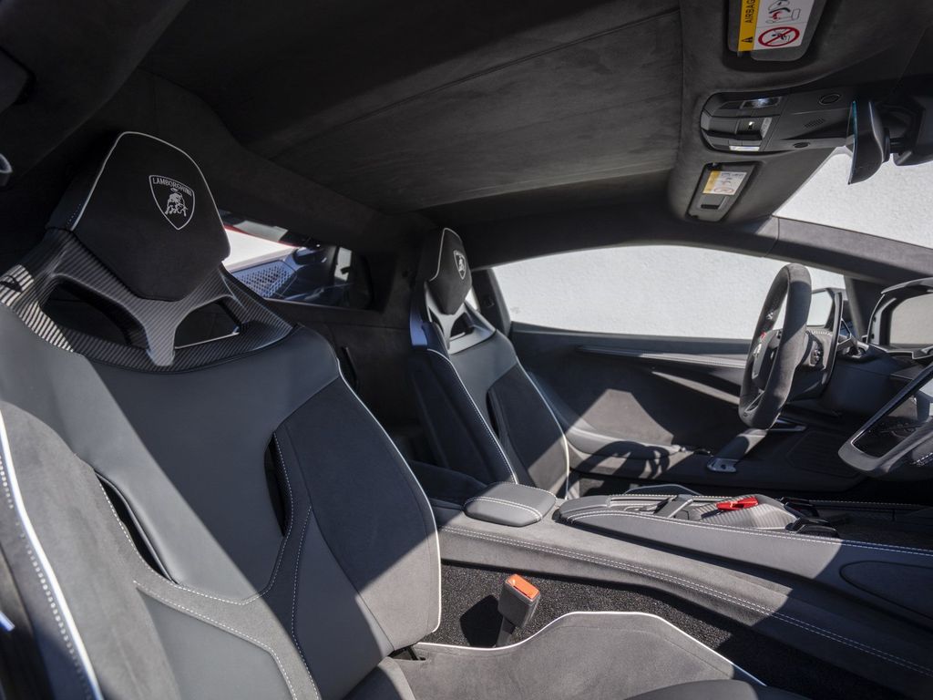 Lamborghini Revuelto 2025