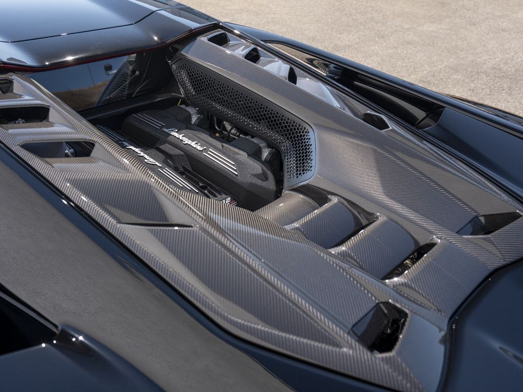 Lamborghini Revuelto 2025