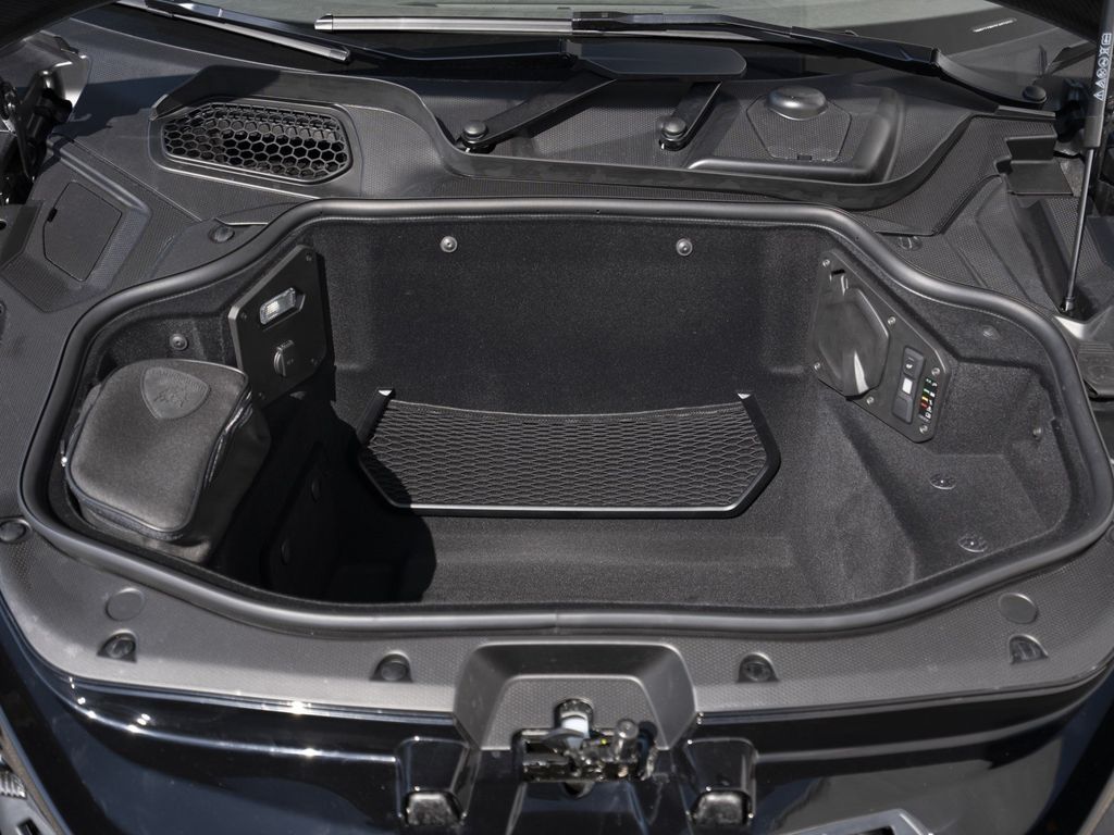 Lamborghini Revuelto 2025