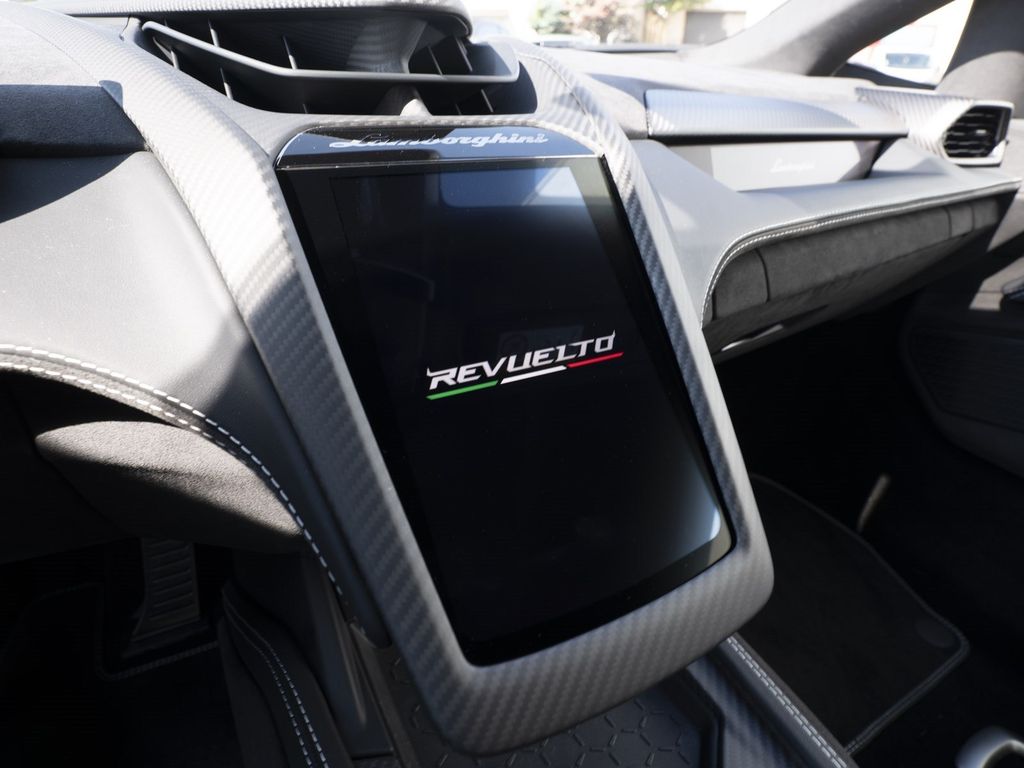 Lamborghini Revuelto 2025