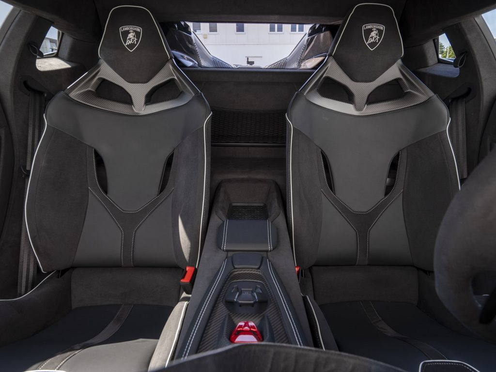 Lamborghini Revuelto 2025