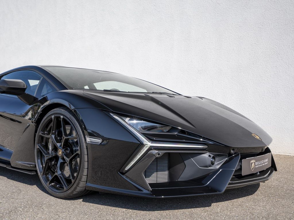 Lamborghini Revuelto 2025