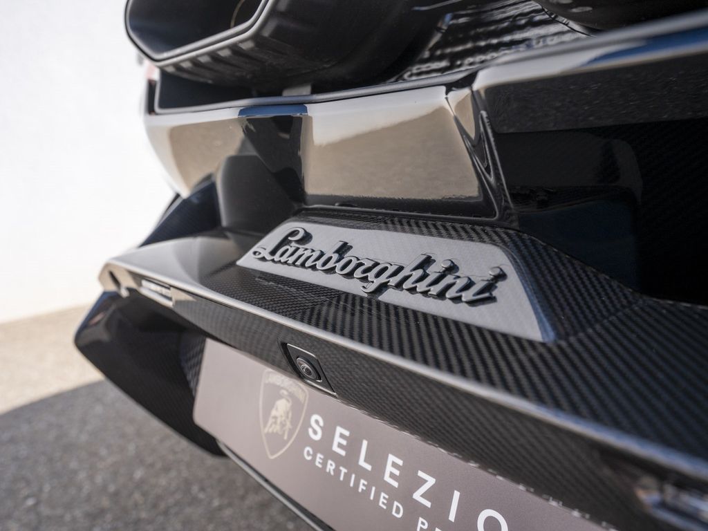 Lamborghini Revuelto 2025